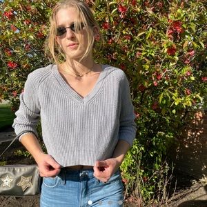 Light grey v-neck cropped long-sleeve knit sweater